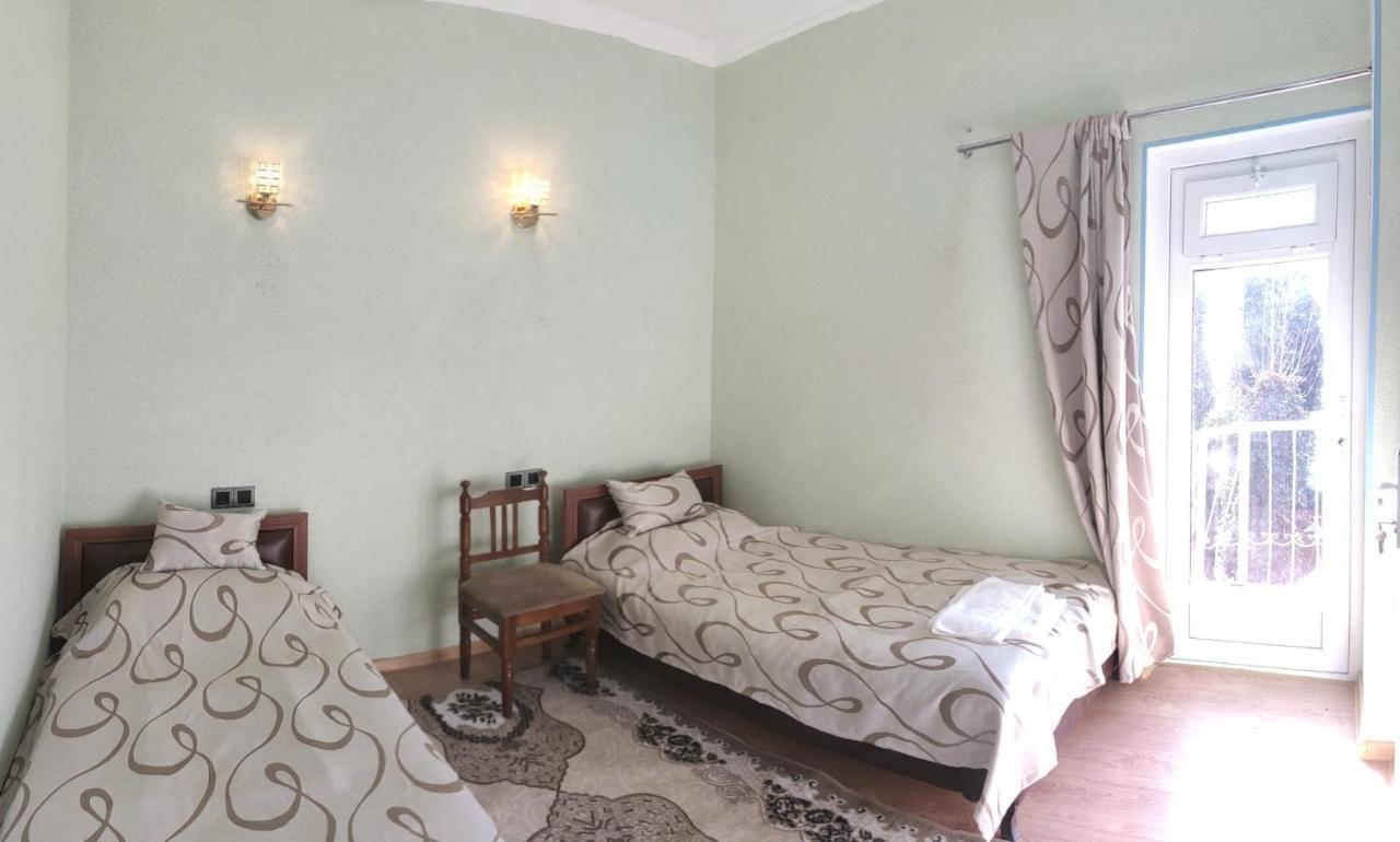 Dost Evi Motel Şǝki Buitenkant foto